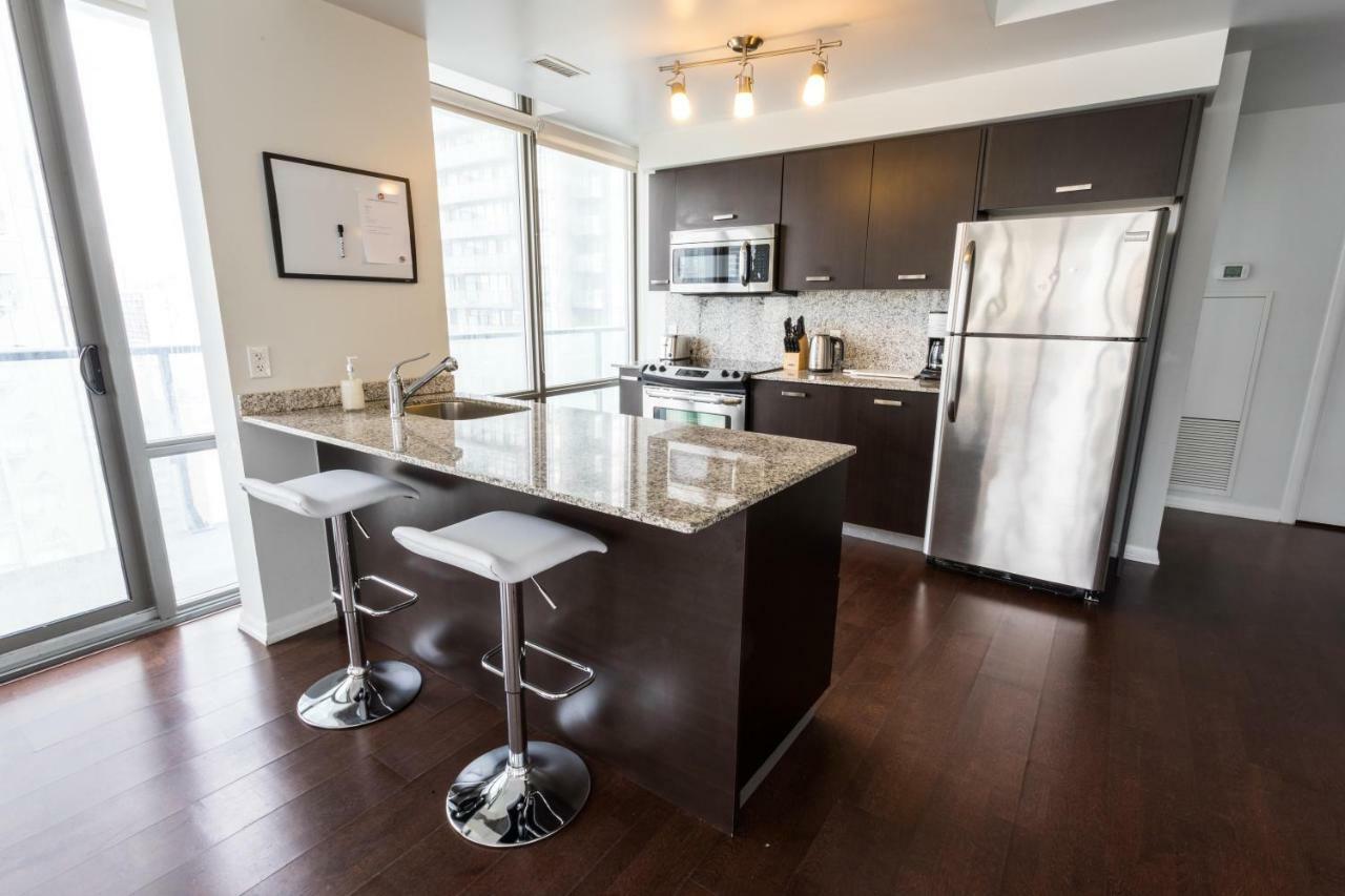 Altitude Suites Bay Street - Holiday Bonus - Free Parking Торонто Екстериор снимка
