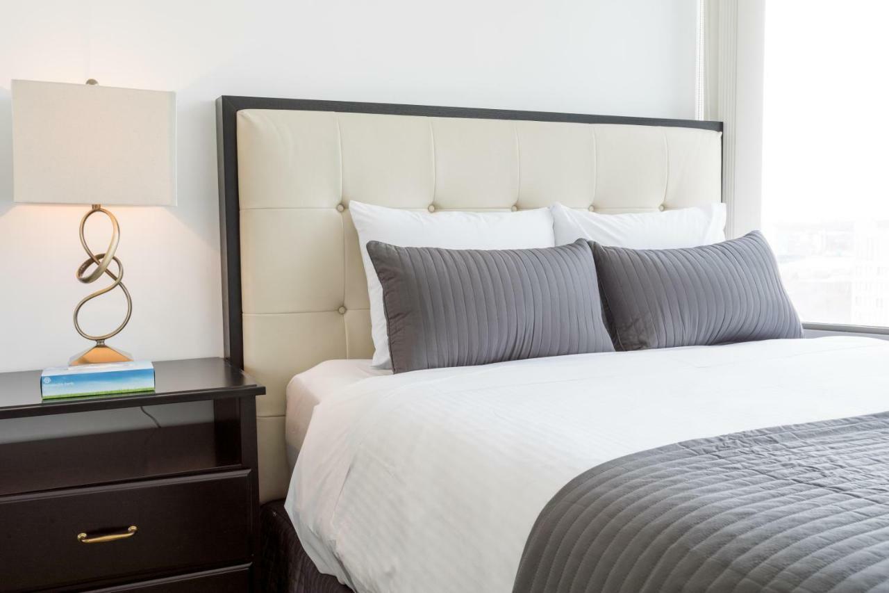 Altitude Suites Bay Street - Holiday Bonus - Free Parking Торонто Екстериор снимка