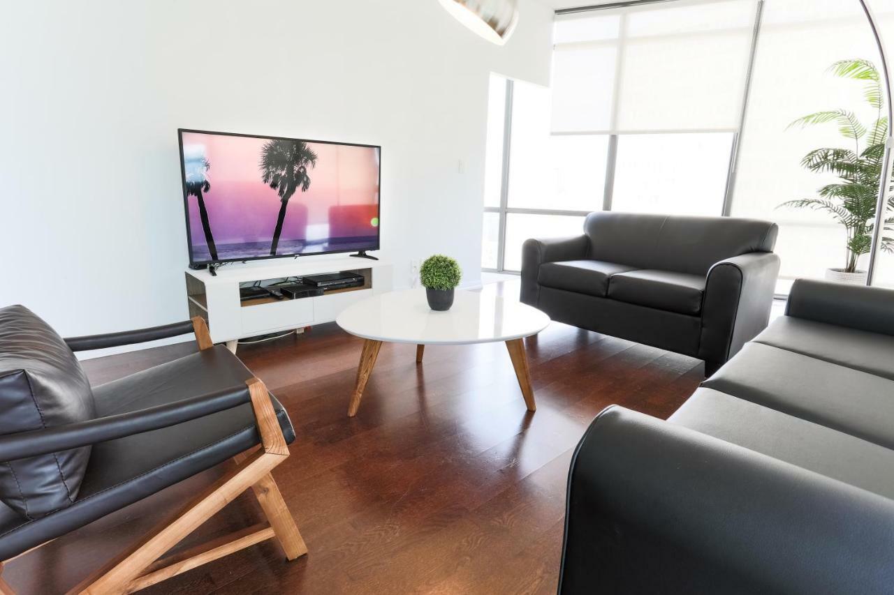 Altitude Suites Bay Street - Holiday Bonus - Free Parking Торонто Екстериор снимка