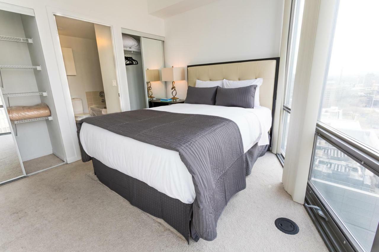 Altitude Suites Bay Street - Holiday Bonus - Free Parking Торонто Екстериор снимка