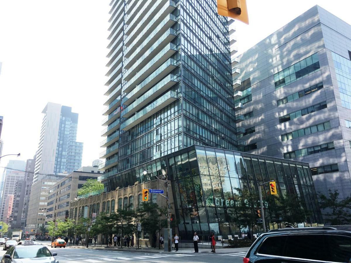 Altitude Suites Bay Street - Holiday Bonus - Free Parking Торонто Екстериор снимка