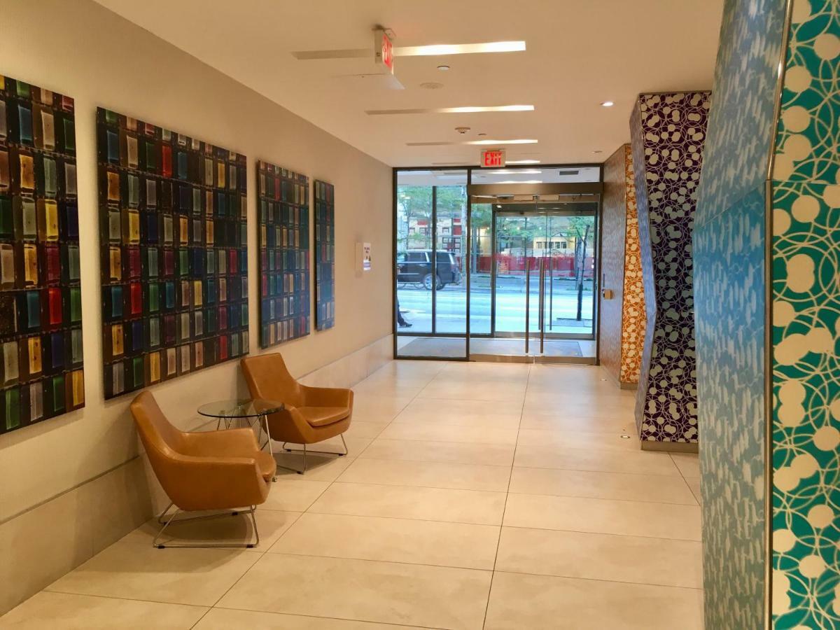 Altitude Suites Bay Street - Holiday Bonus - Free Parking Торонто Екстериор снимка