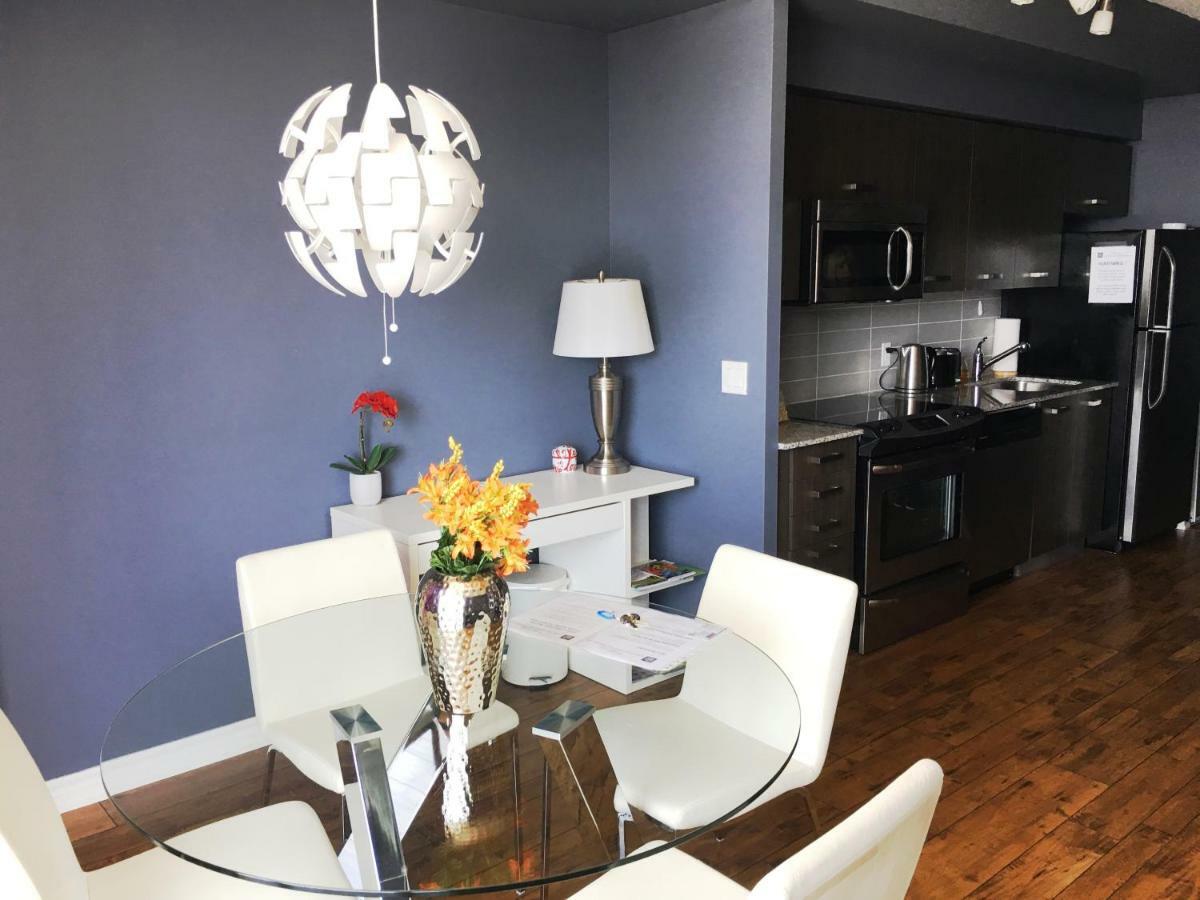 Altitude Suites Bay Street - Holiday Bonus - Free Parking Торонто Екстериор снимка